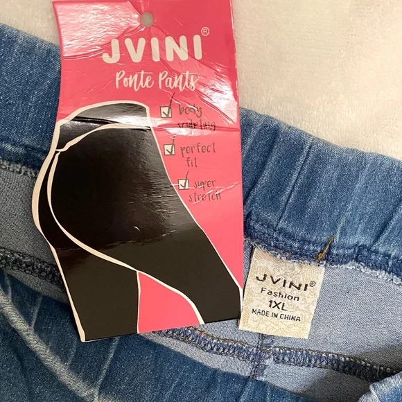 ❌SOLD❌ 3/$15 💙Frayed Hem Distressed Jeggings - Picture 6 of 10